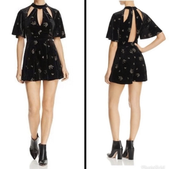 NWT Lost + Wander Genevieve Black Velvet Embroidered Romper Size XS - Picture 2 of 14
